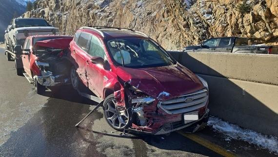 Pileup on I-70 in Colorado leads to kindness on New Year's Eve - CBS
