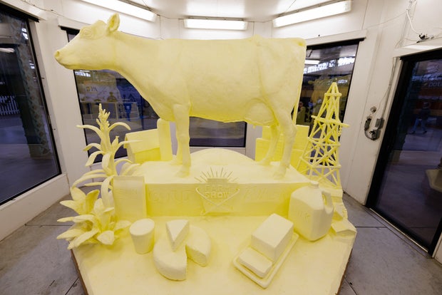 Mil libras de manteiga da Pensilvânia se transformam em obra de arte celebrando os agricultores leiteiros do estado 4 2025-pennsylvania-farm-show-butter-sculpture.jpg