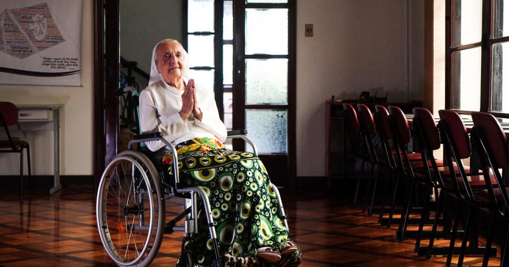 Brezilyalı futbolsever rahibe yaklaşık 117 yaşında dünyanın en yaşlı insanı