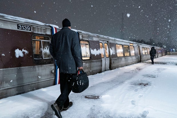 Washington snow closed federal offices and affected air, road travel