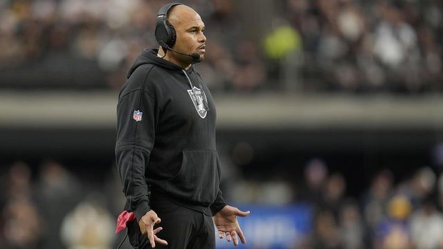 Las Vegas Raiders head coach Antonio Pierce