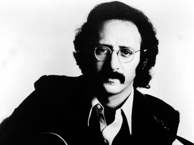 Guitarist Peter Yarrow of the folk group Peter, Paul and Mary poses for a portrait in circa 1970. 