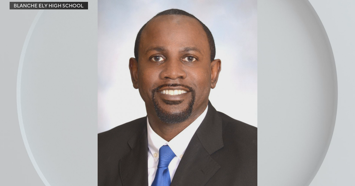 Principal arrested for allegedly impersonating Broward Sheriff’s deputy, documents say Principal arrested for allegedly impersonating Broward Sheriff’s deputy, documents say