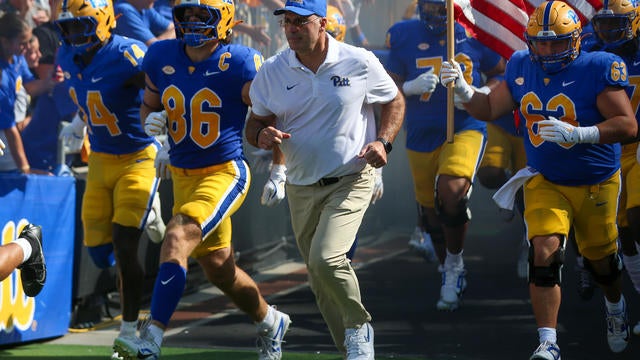 pat-narduzzi-taking-the-field.jpg 