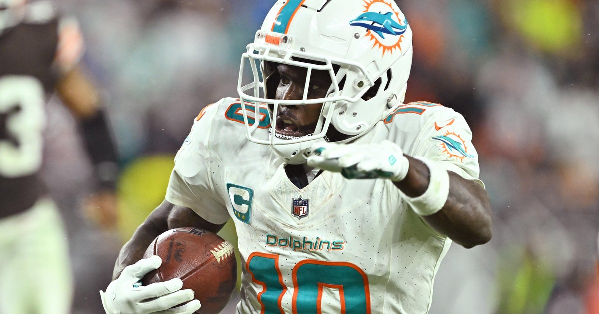 Tyreek Hill committed to Miami Dolphins and played 2024 season with broken wrist, agent says Tyreek Hill committed to Miami Dolphins and played 2024 season with broken wrist, agent says