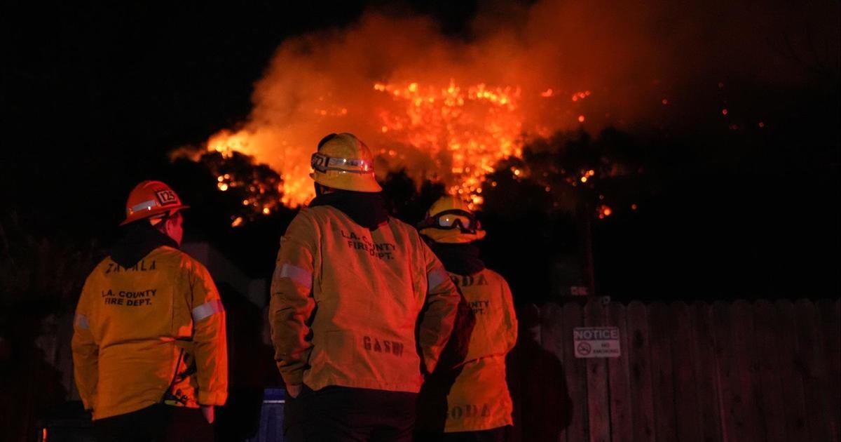 New fears that strong winds will keep fueling Los Angeles wildfires