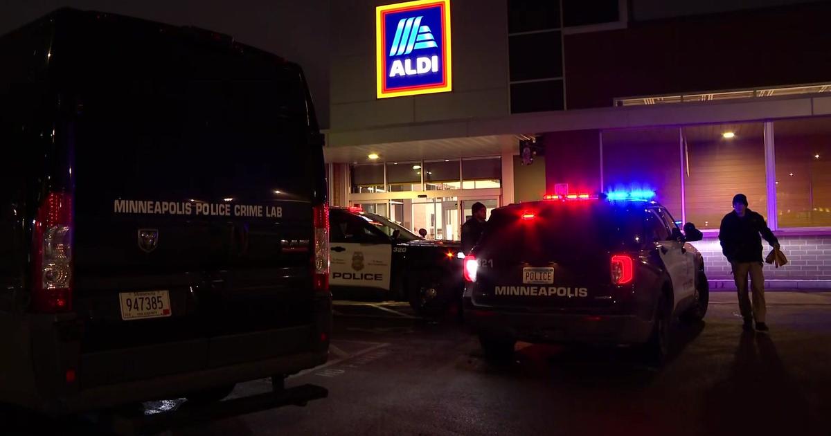 Security guard shot inside Aldi in Minneapolis, police say