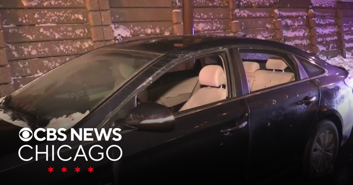 Rideshare passenger hurt in Dan Ryan Expressway shooting - CBS Chicago