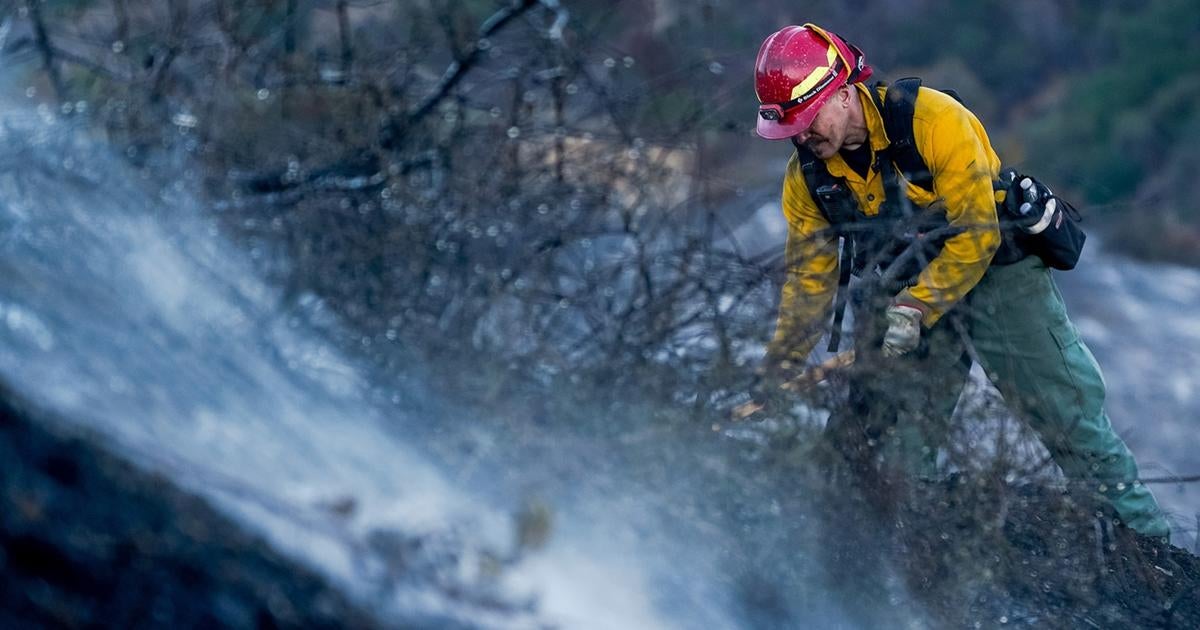 California officials give update on wildfires, looting as area braces for more high winds