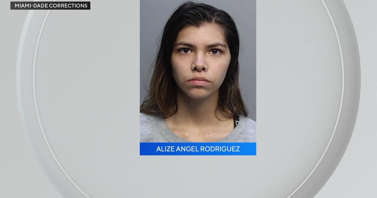 Child found alone at Miami Beach park; mom faces child neglect, drug charges