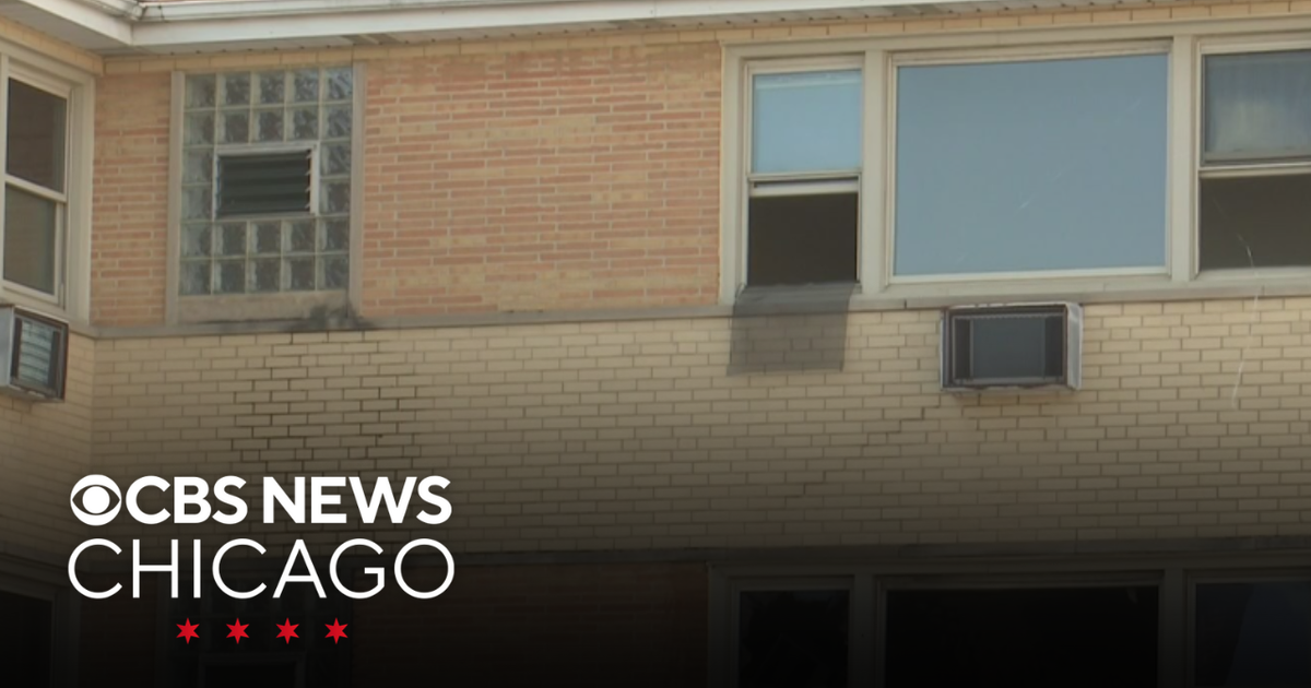 2 injured in apartment fire on Chicago's Southwest Side - CBS Chicago
