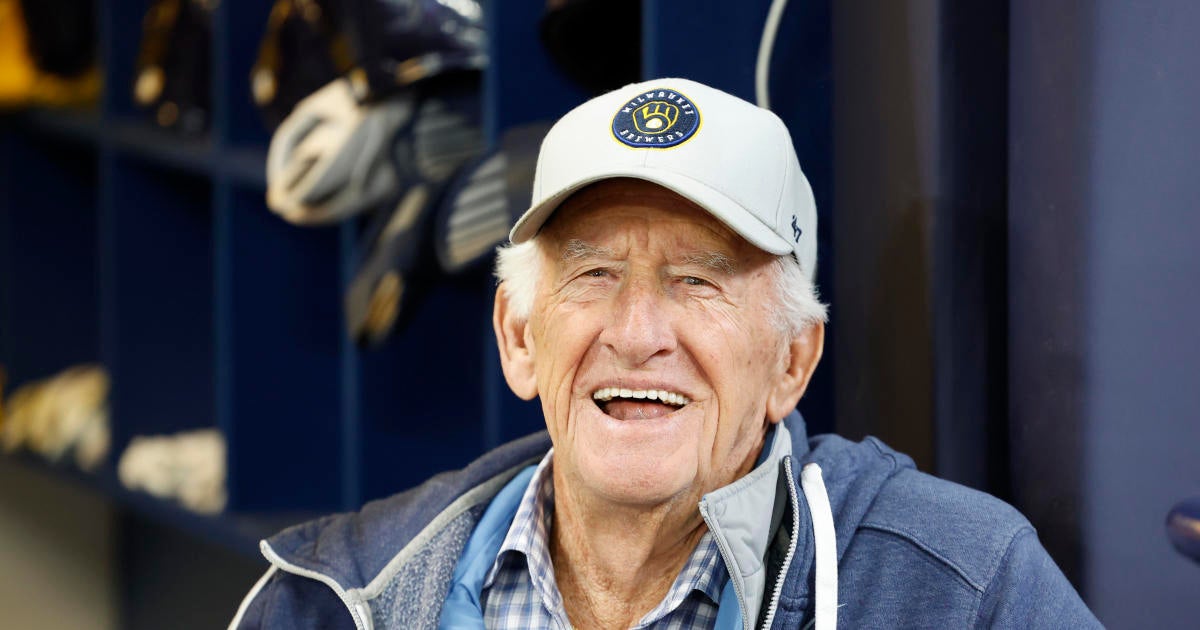 Bob Uecker, longtime Milwaukee Brewers announcer known as "Mr. Baseball," dies at age 90