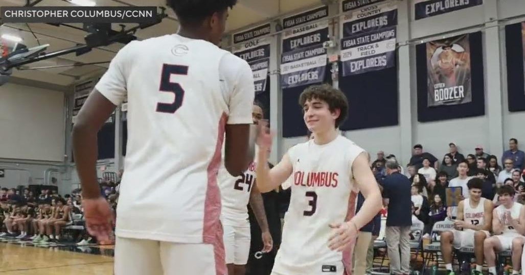 Team manager becomes the star on Senior Night at Christopher Columbus High Team manager becomes the star on Senior Night at Christopher Columbus High