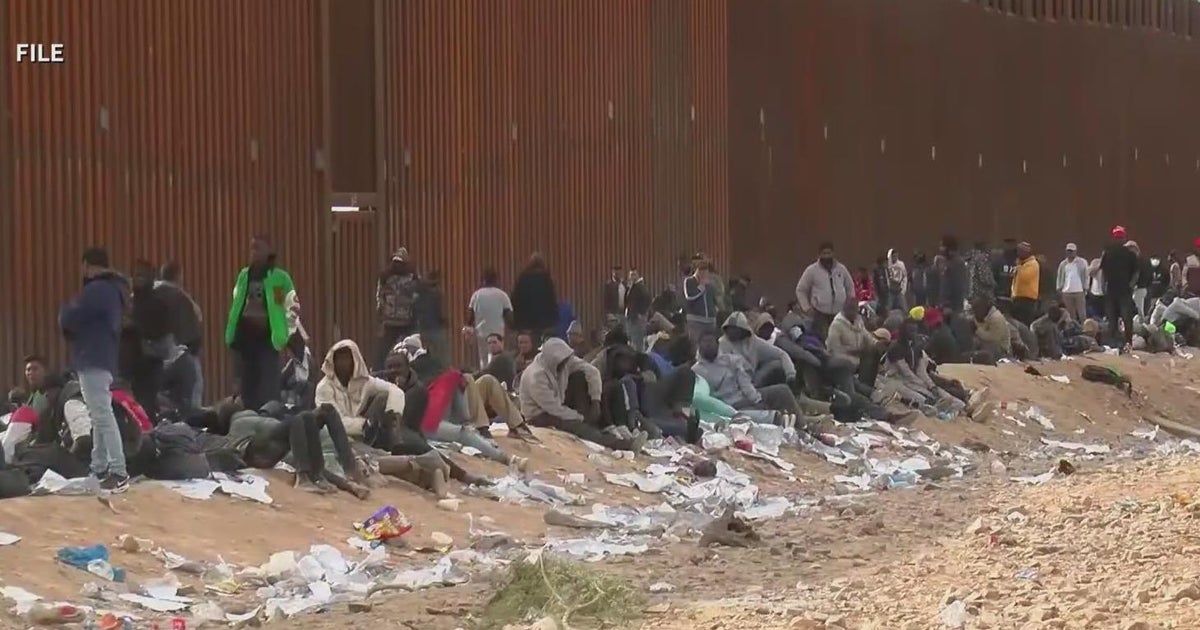 Trump administration deploys 1,500 U.S. troops to southern border - CBS ...
