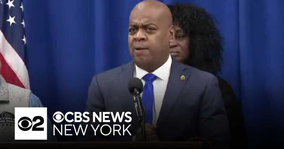 Newark mayor speaks out against ICE operation at fish market CBS New York