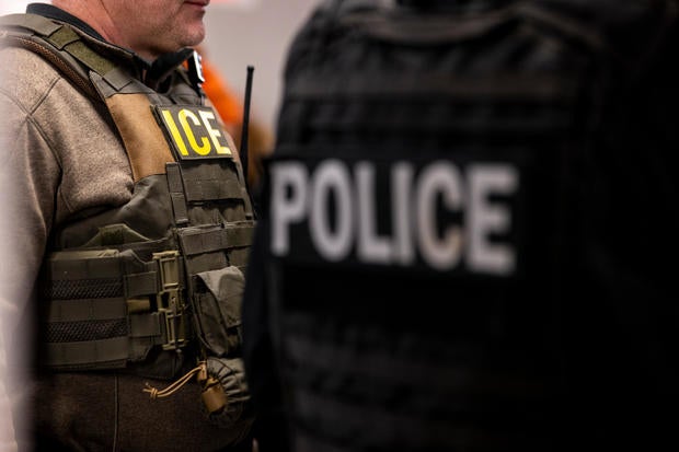 ICE Agents Carry Out Raid On Undocumented Immigrants In Chicago 