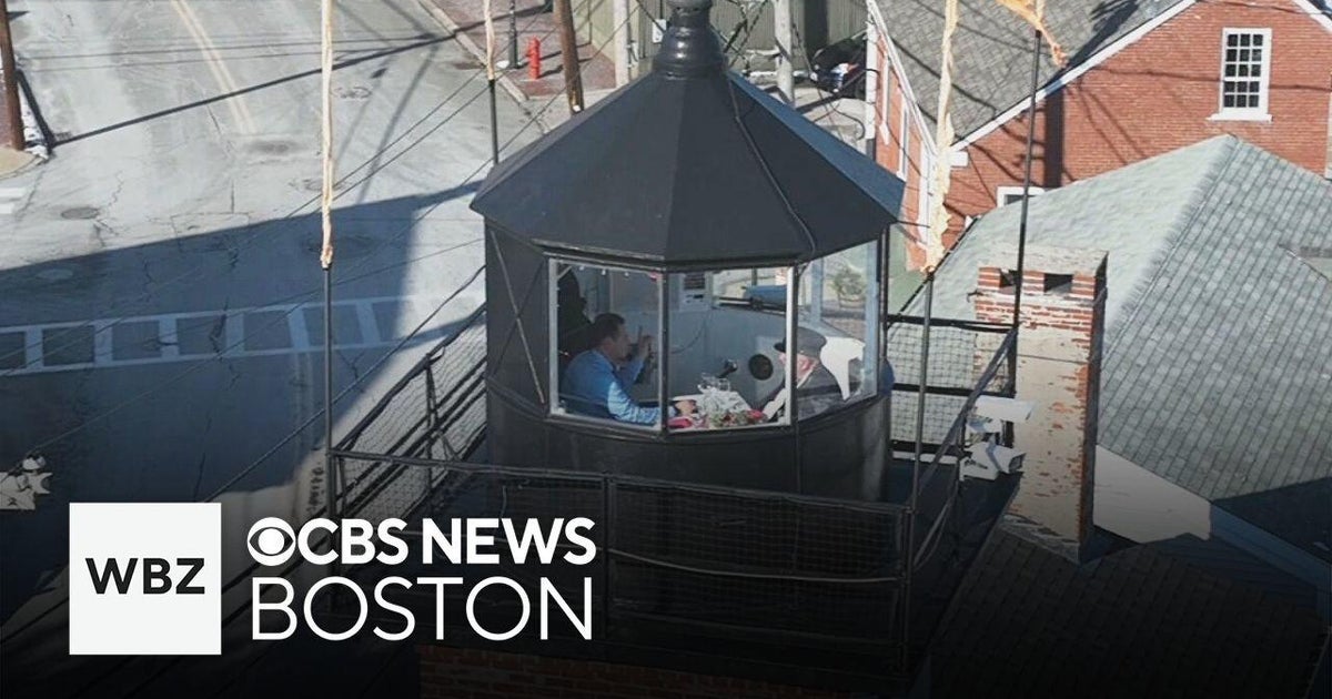 Newburyport lighthouse offers dinner at top with incredible view - CBS ...