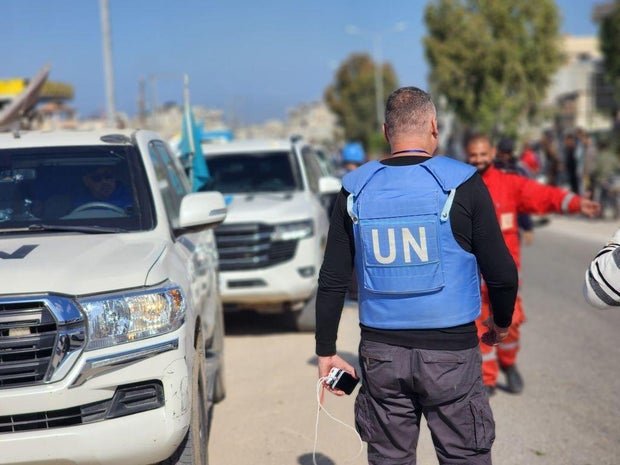 Buses carrying the sick and injured Palestinians set out for Egypt