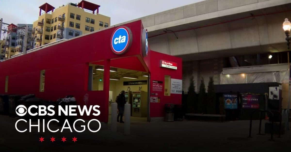 Man stabbed during fight on CTA train - CBS Chicago
