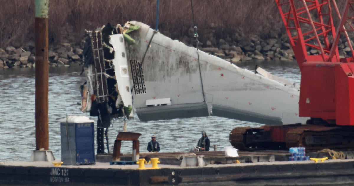 More remains of D.C. plane crash victims recovered from Potomac River ...