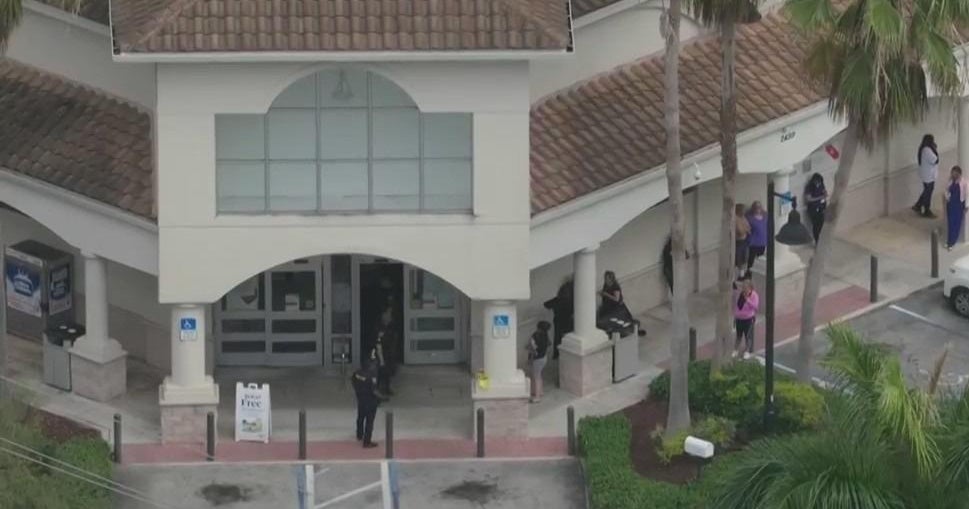 Man critically injured in Miramar Walgreens shooting Man critically injured in Miramar Walgreens shooting