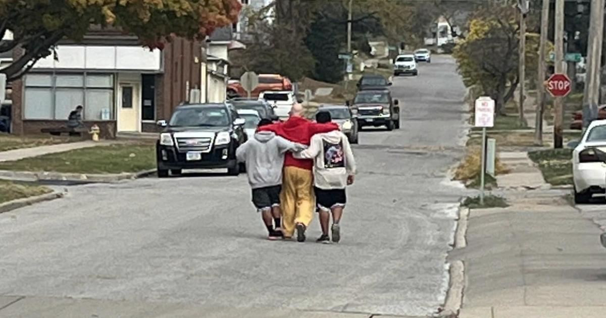 Teens jump into action to save man who fell on railroad tracks