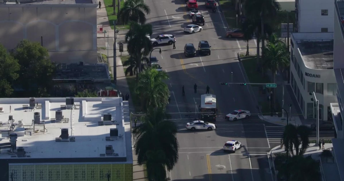 Miami police investigate fatal stabbing on Biscayne Boulevard Miami police investigate fatal stabbing on Biscayne Boulevard