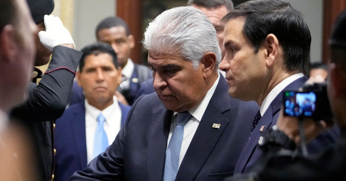 Panama'nın lideri, ABD savaş gemilerinin Panama Kanalı'nı ücretsiz olarak geçmesi için Dışişleri Bakanlığı'nın anlaşma iddiasını reddetti