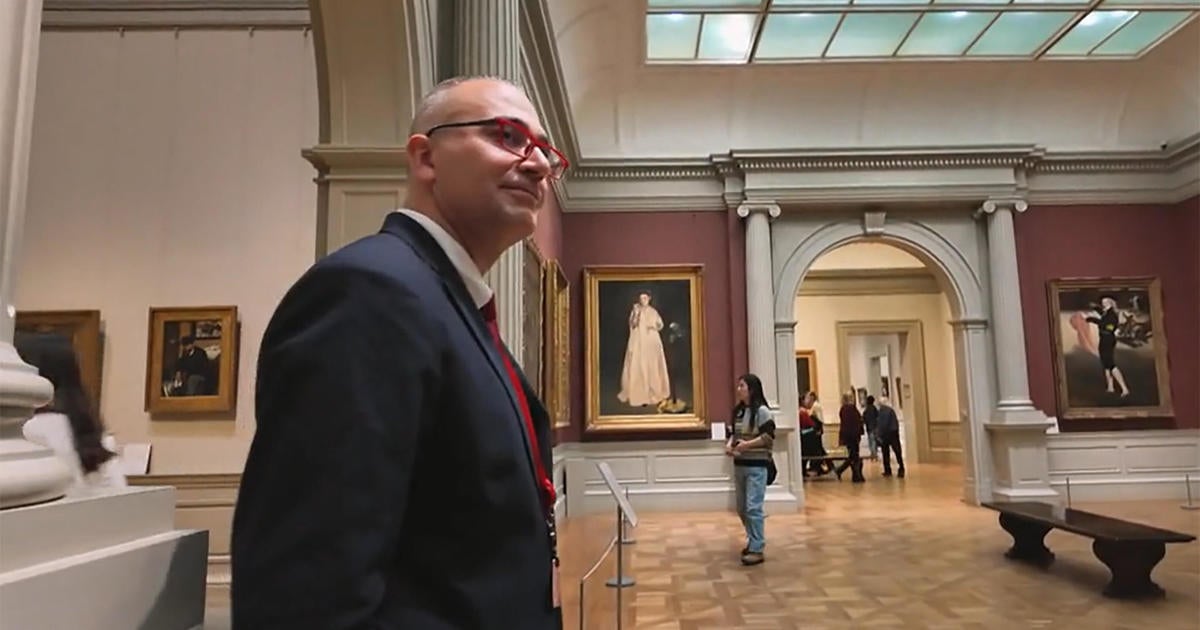 A Met Museum guard becomes a star