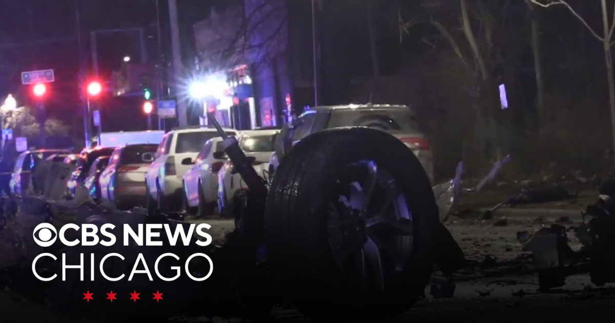 Car splits into multiple pieces on crash on Chicago's Far South Side ...