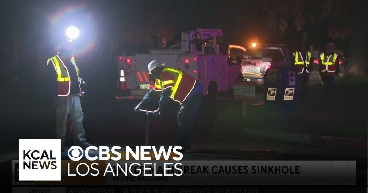 Pacific Palisades water main break causes sinkhole - CBS Los Angeles