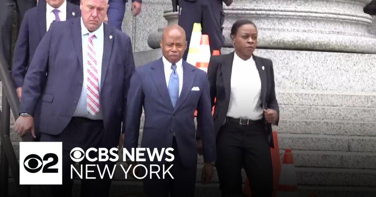Mayor Adams meets with "border czar" Tom Homan - CBS New York