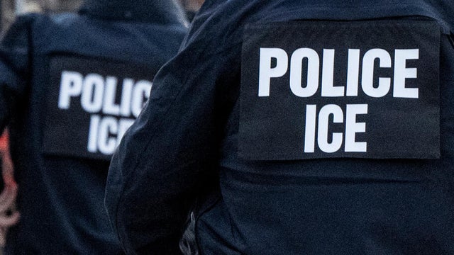 ICE Agents Carry Out Raid On Undocumented Immigrants In Chicago
