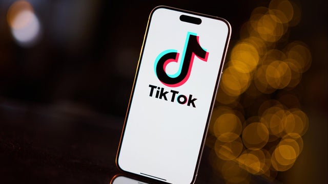 cbsn-fusion-google-apple-return-tiktok-to-us-app-stores-thumbnail.jpg 