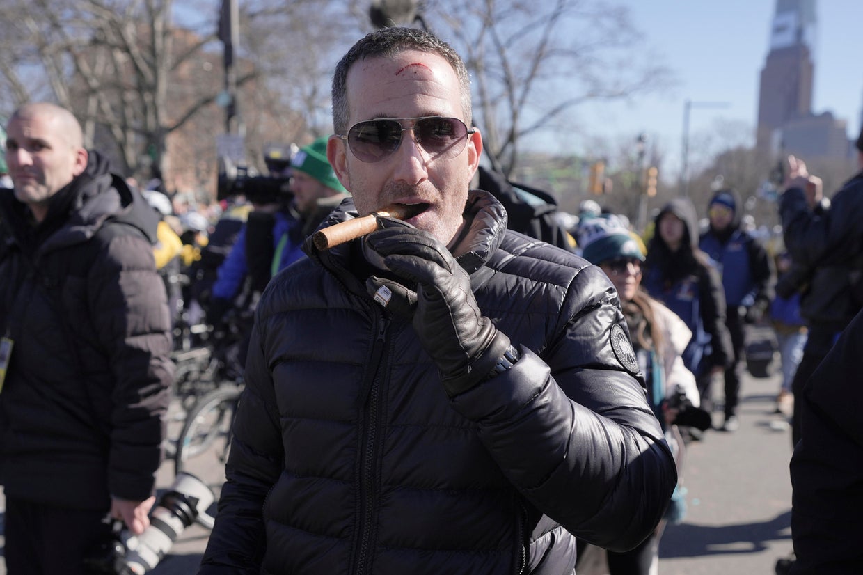 Howie Roseman hit by beer at Philadelphia Eagles' Super Bowl LIX parade ...