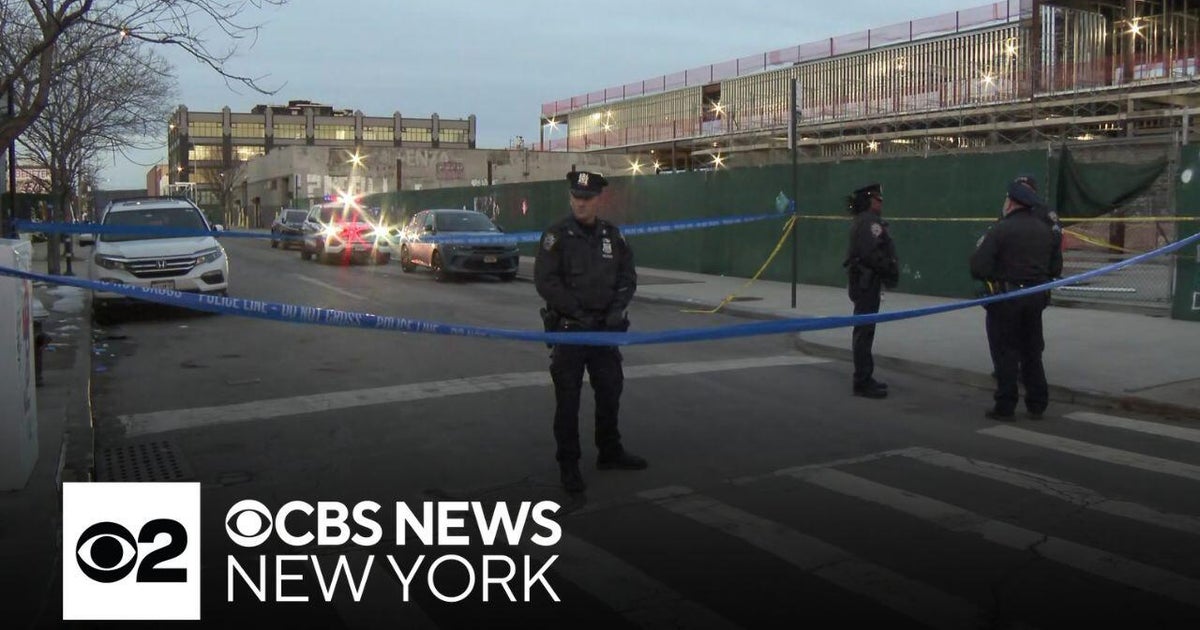 14-year-old critically hurt in Queens stabbing - CBS New York