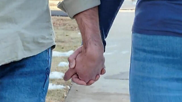 couple-hand-in-hand-1280.jpg 