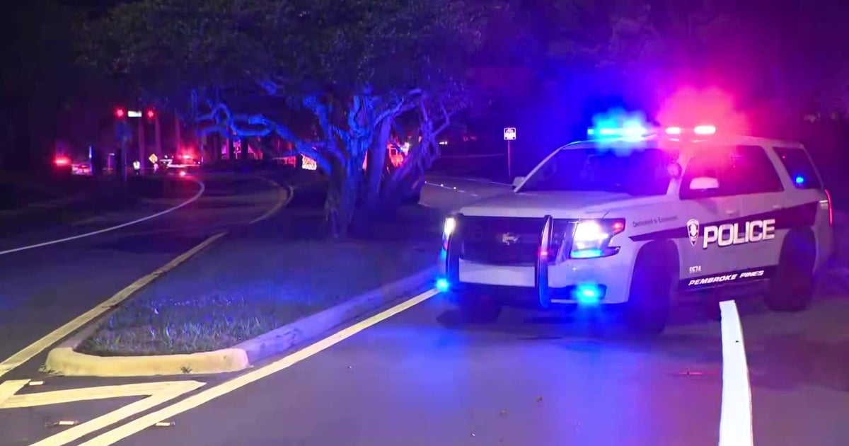 1 dead, 3 injured in Pembroke Pines crash 1 dead, 3 injured in Pembroke Pines crash
