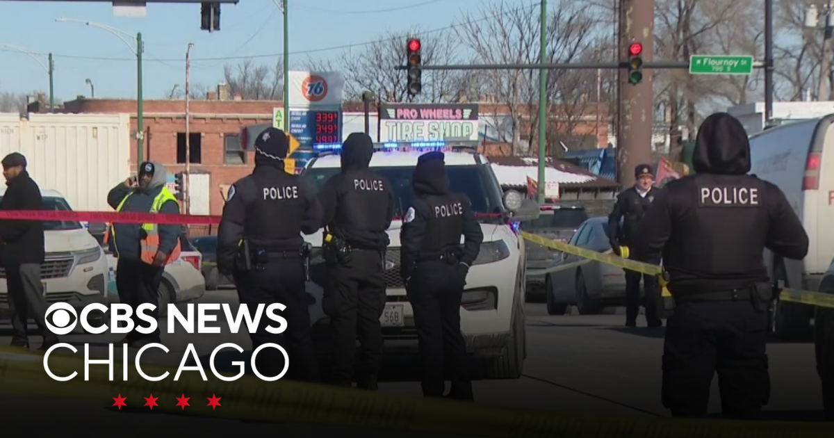 Man shot, critically wounded outside West Side Chicago CTA station ...