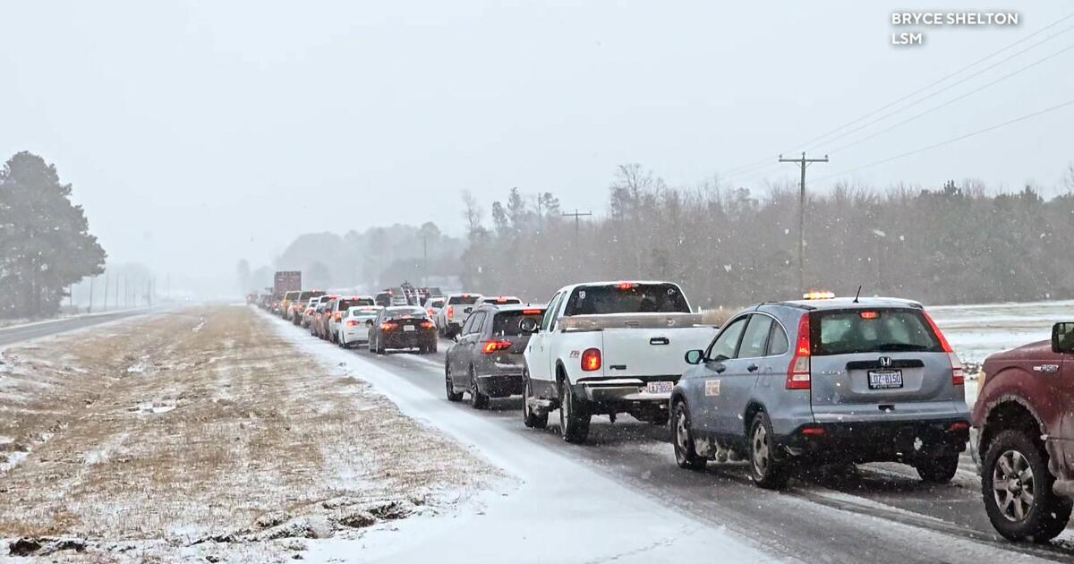 Heavy snow wreaks havoc on Virginia, North Carolina while arctic blast hits Midwest