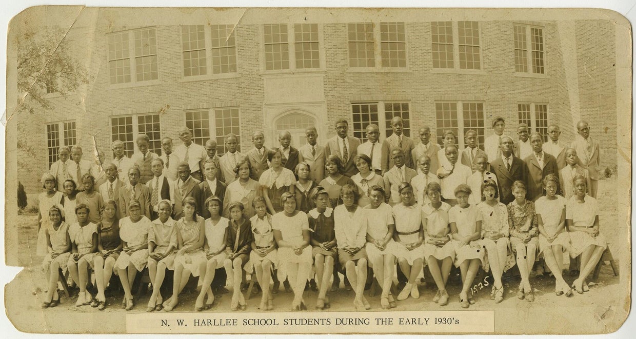 1-nwharlee-students.jpg 