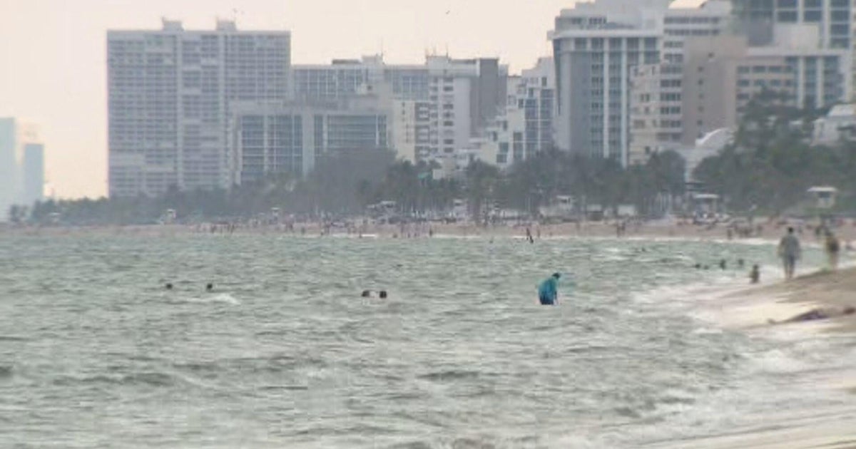 Man hospitalized after leg gets struck by boat propeller in water off Fort Lauderdale Beach, officials say Man hospitalized after leg gets struck by boat propeller in water off Fort Lauderdale Beach, officials say