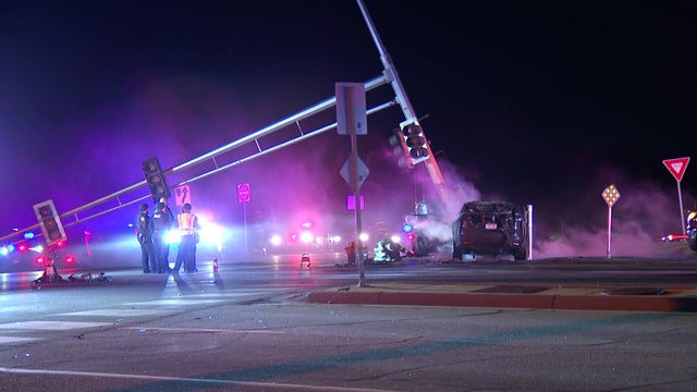 4p-vo-fiery-crash-life-wcco6jr1.jpg 