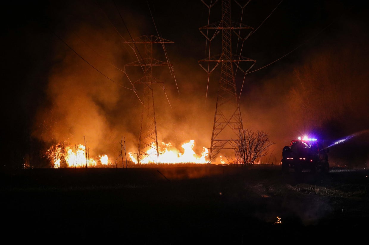 Brush fire spreads across 10 acres in McHenry County, Illinois; experts ...