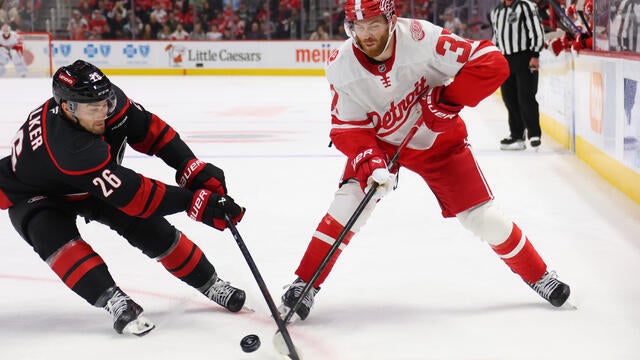 Carolina Hurricanes v Detroit Red Wings 