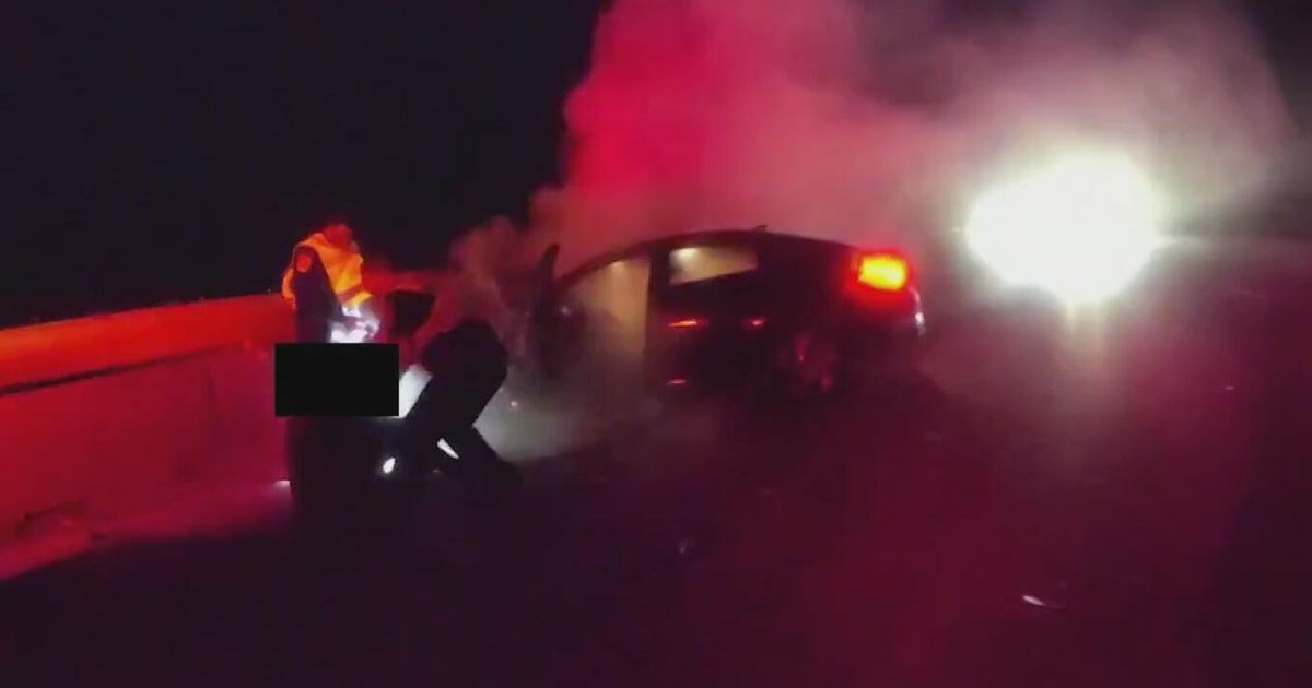 North Texas officer rescues suspected drunk driver from burning car ...