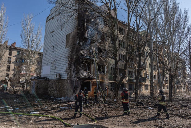 Russian air bombing strikes Ukrainian city of Costiantinivica