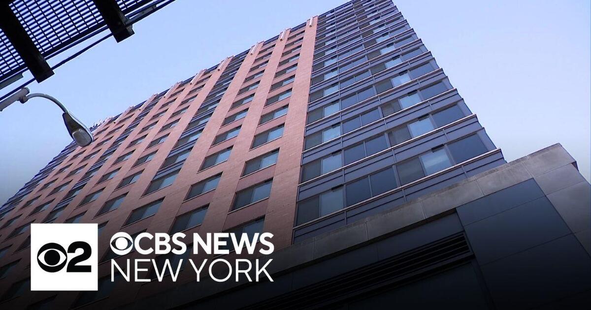 Elevator repairman discovers naked body on Bronx roof, police say - CBS ...