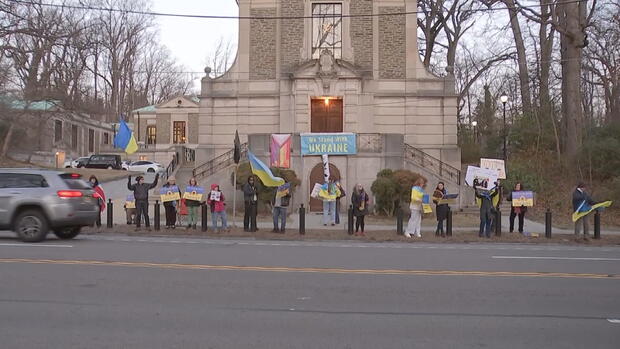 Ukrainian supporters rally for peace outside Germantown church 