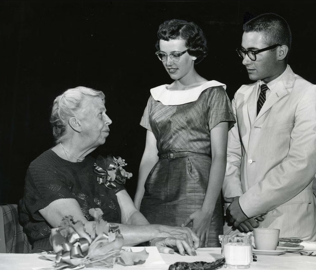 eleanor-roosevelt-speaking-to-cu-students-during-the-conference-on-world-affairs-in-1955.png